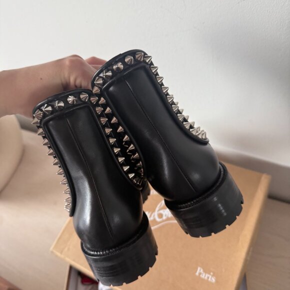 NWT Christian Louboutin Capahutta Chelsea Boots Black Calf Leather Silver Spikes - Picture 10 of 11